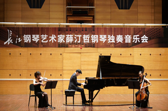 長江鋼琴大(dà)師中國(guó)巡回音樂之(zhī)旅∣“鋼琴魔指”薛汀哲樂動杭州