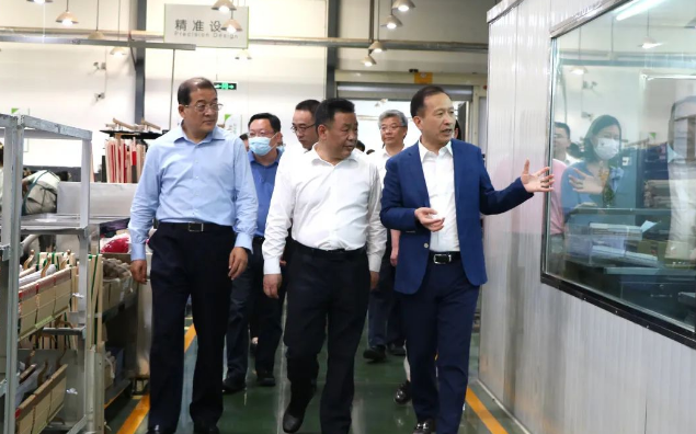 察民情，暖民心丨湖北省委常委、省委宣傳部部長許正中一(yī / yì ／yí)行參觀考察柏斯音樂集團