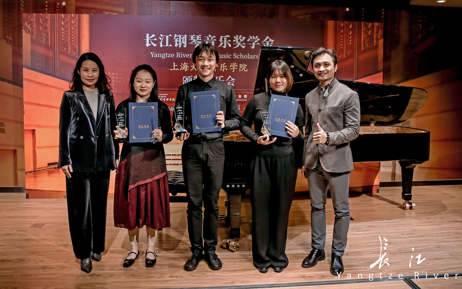 長江鋼琴音樂獎學金×上(shàng)海大(dà)學音樂學院丨見證琴鍵下的(de)夢想與榮光